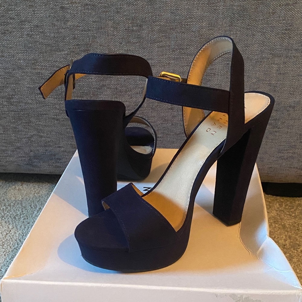 LC Lauren Conrad Navy Blue Heels - Picture 3 of 3